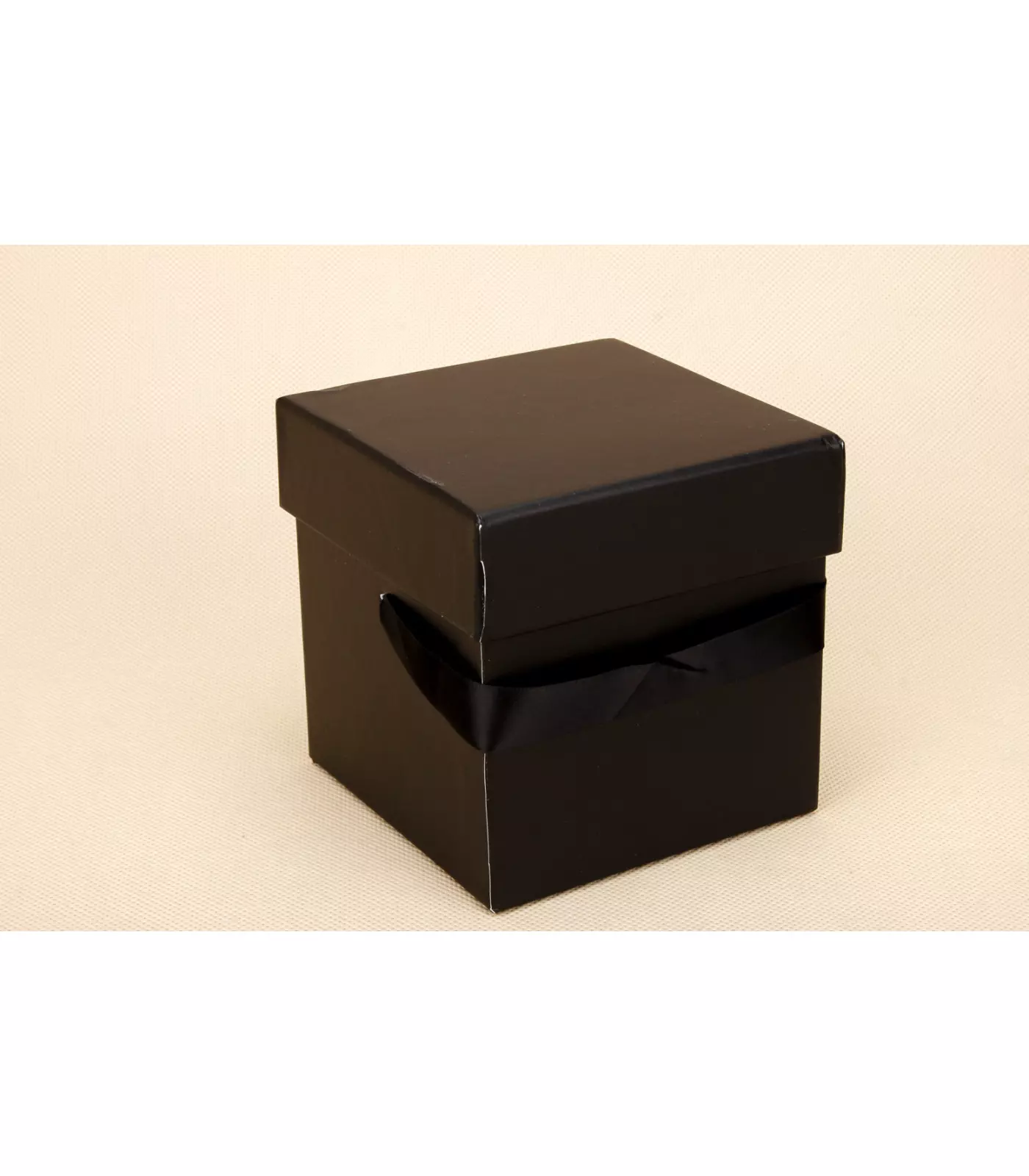 Czarne pudełko na kompozycje typu Flowerbox